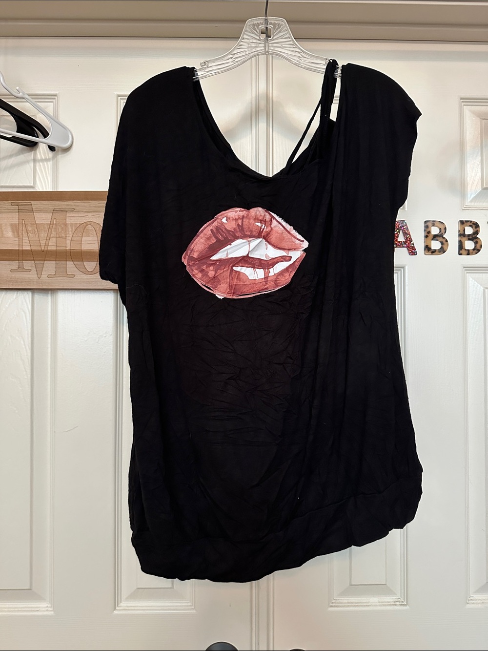 torrid Black Short Sleeve Top with Rose Pink Lip Graphic